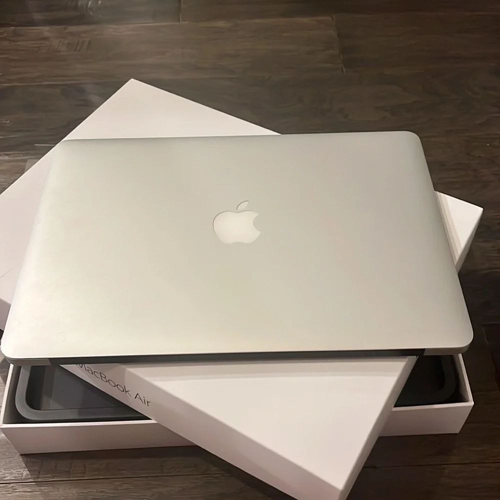 MacBook Air 13 Inch Laptop Computer For Parts Only - No Hard Drive -